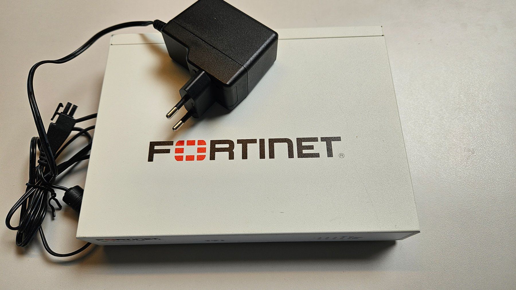 Firewall: Fortinet FortiGate 40F mit Subscription bis Ende Oktober – Usato da Bern venduto da itn 1