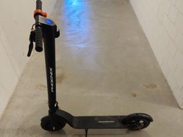 E-Scooter Phoenix schwarz funktionstüchtig mit Ladekabel