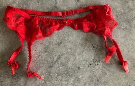 Porte-jarretelles rouge en dentelle, taille unique, bon état