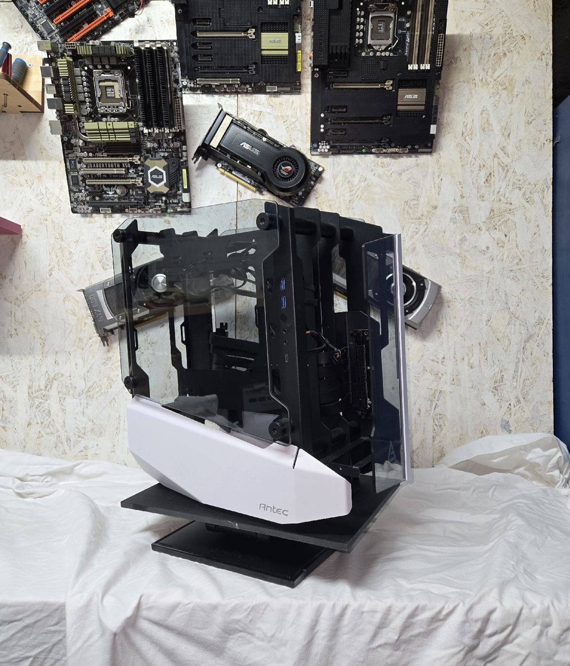 Custodie: Antec Striker Mini-ITX Gehäuse – Usato da Riehen venduto da cosh