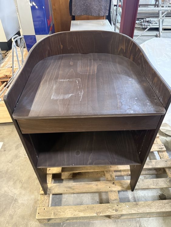 Holz Wickeltisch Dunkelbraun mit Schublade, Top Zustand! (Gebraucht) in Eschenz für CHF 1 – nur Abholung auf Ricardo kaufen