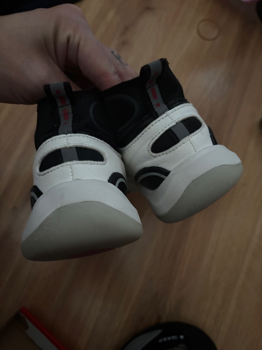 Scarpe per ragazzi: Kinderschuhe – Usato da volketswil venduto da Sisi521 2