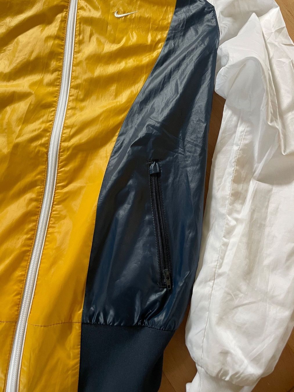 Nike Giacche: Nike Vintage – Nuovo (secondo la descrizione) da Lotzwil venduto da milusha 3