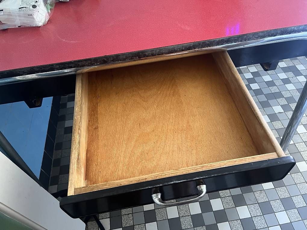 Tische: Table de cuisine vintage rouge Formica – Gebraucht aus Lausanne von tun_5db6 2
