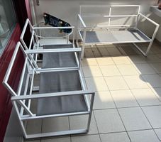 Weisses Garten-/Balkonmöbel-Set Stühle, Bank und Tisch