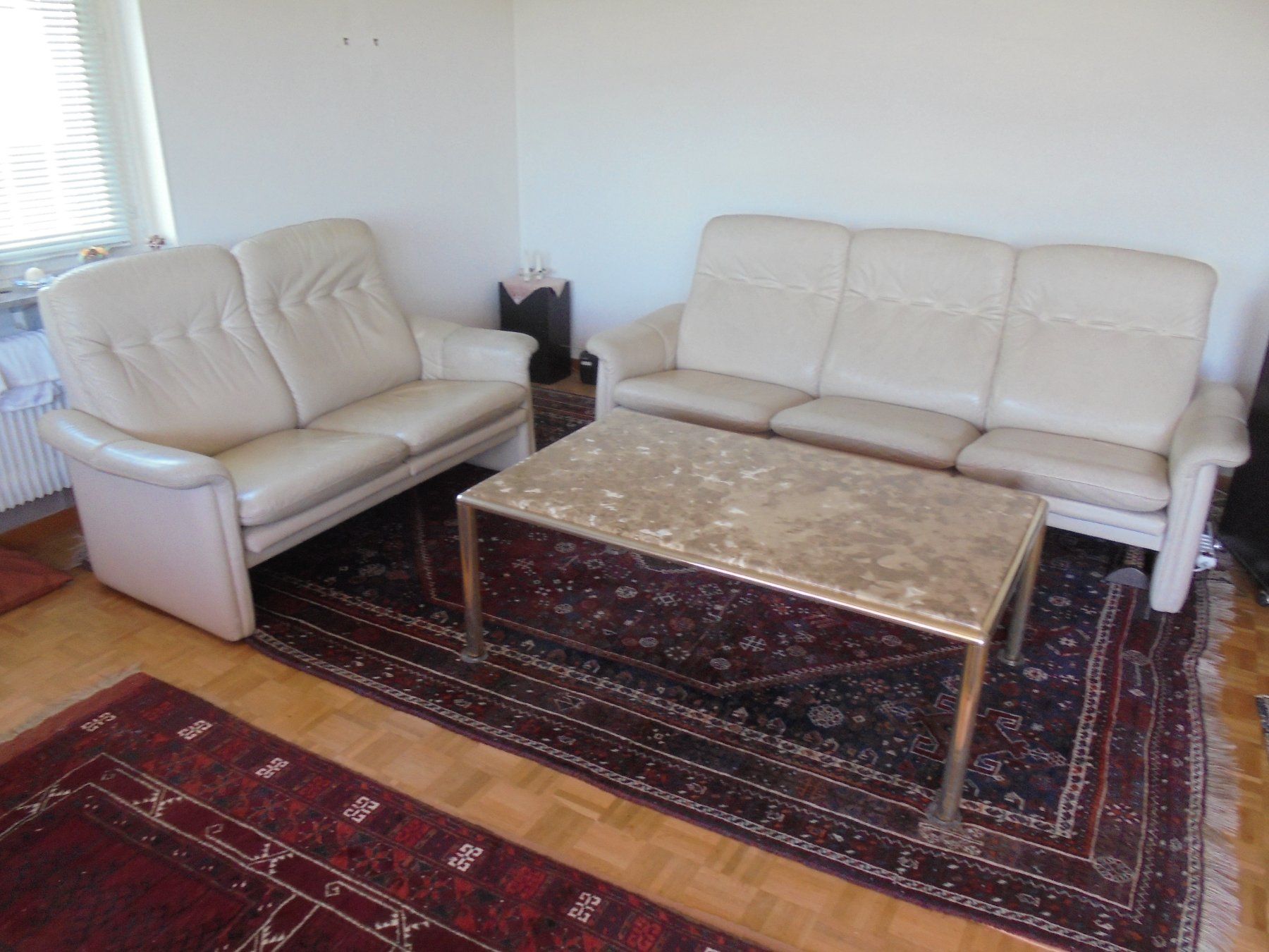 Sofas: Elegante Ledercouchgarnitur, 3+2 Sitzer, gebraucht – Gebraucht aus Rüschegg-Heubach von bmw325x