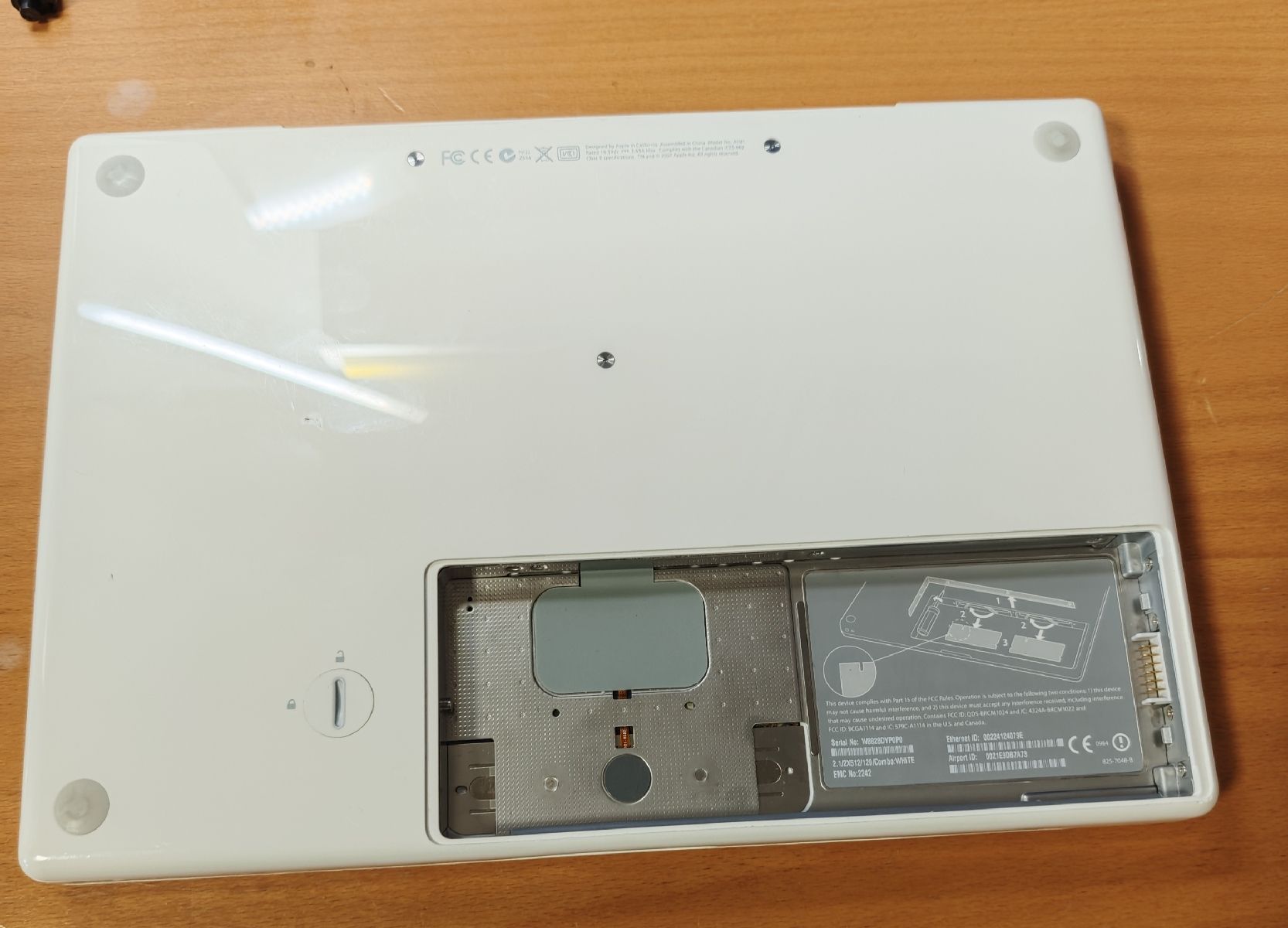 Apple Notebook: MacBook Pro 13 Weiss – Usato da Zürich venduto da Lpatani 4