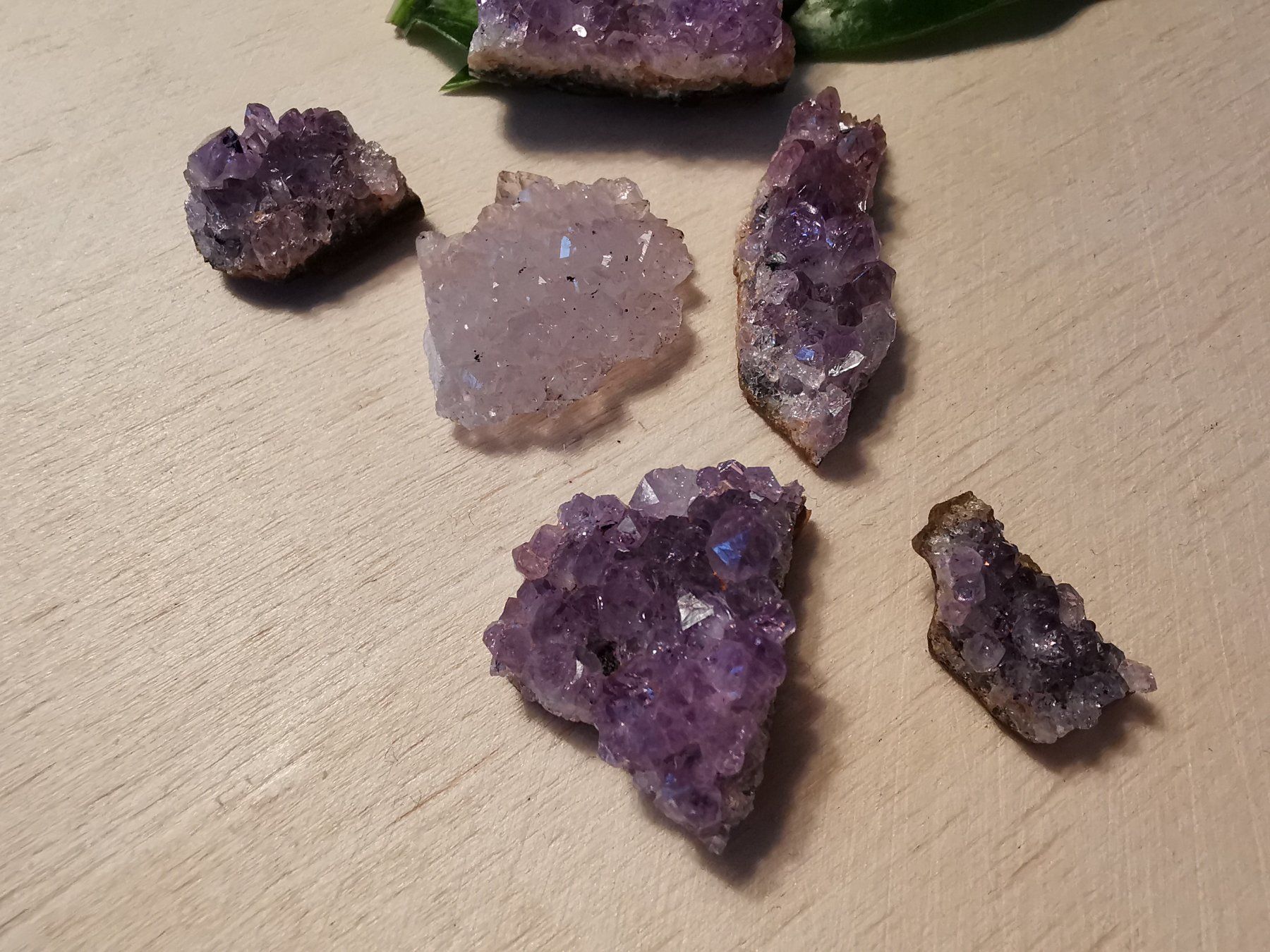 Minerali & Pietre curative: 6 kleine Amethyst Drusen Stücke – Nuovo e nell'imballaggio originale da Dierikon venduto da Buntspecht-10 1