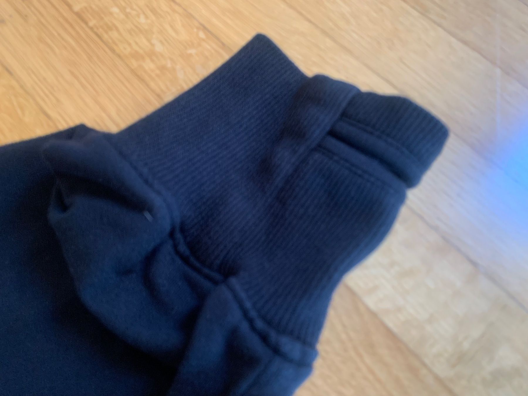 Pullover & Sweatshirts: Pullover von Manduka – Gebraucht aus Bülach von frische_brise 3