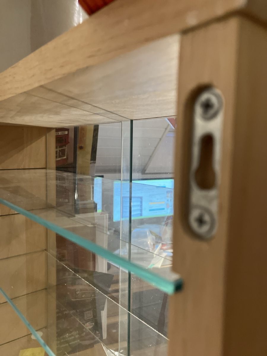 Vitrinen: Vitrine Holz ca. H49x B48X T17cm – Gebraucht aus Spreitenbach von Strolch 4