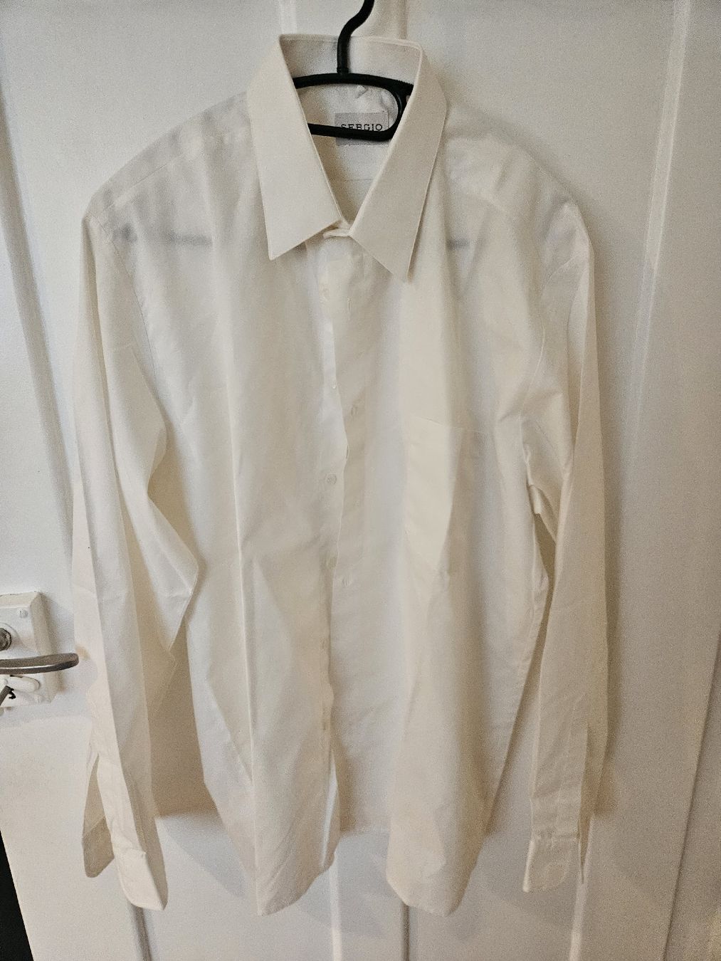 Lotti di vestiti: Lot de deux chemises blanches taille 41 – Usato da Pully venduto da arn_89gc