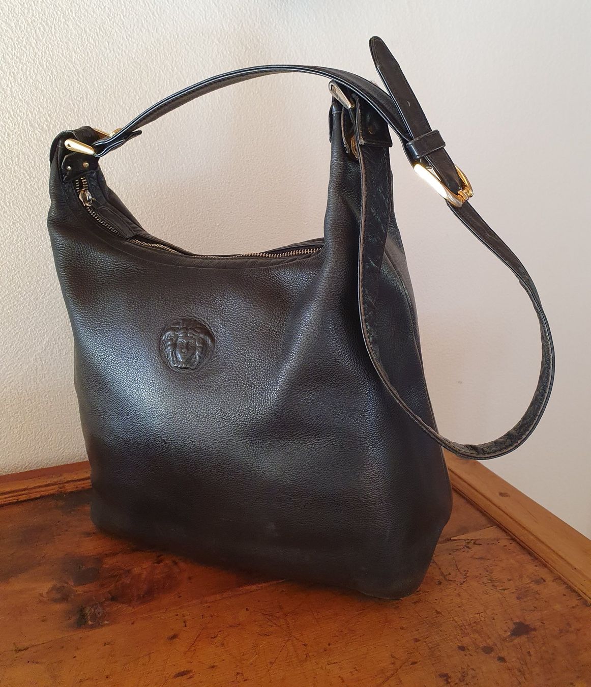 Versace Borse da donna: Schwarze Versace Handtasche au Leder – Usato da Teufen AR venduto da pischa