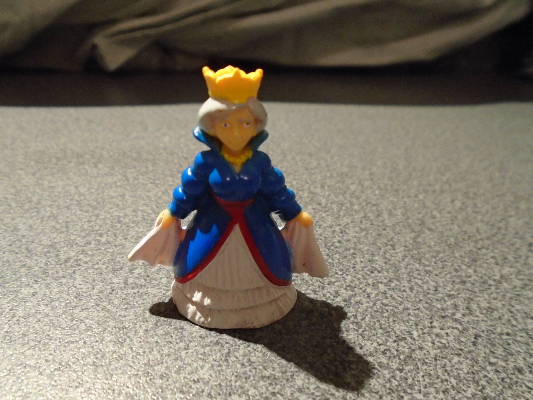 Figuren: Chips-Figur Königin, blau/weisses Kleid – Gebraucht aus Zürich von Motzkuh