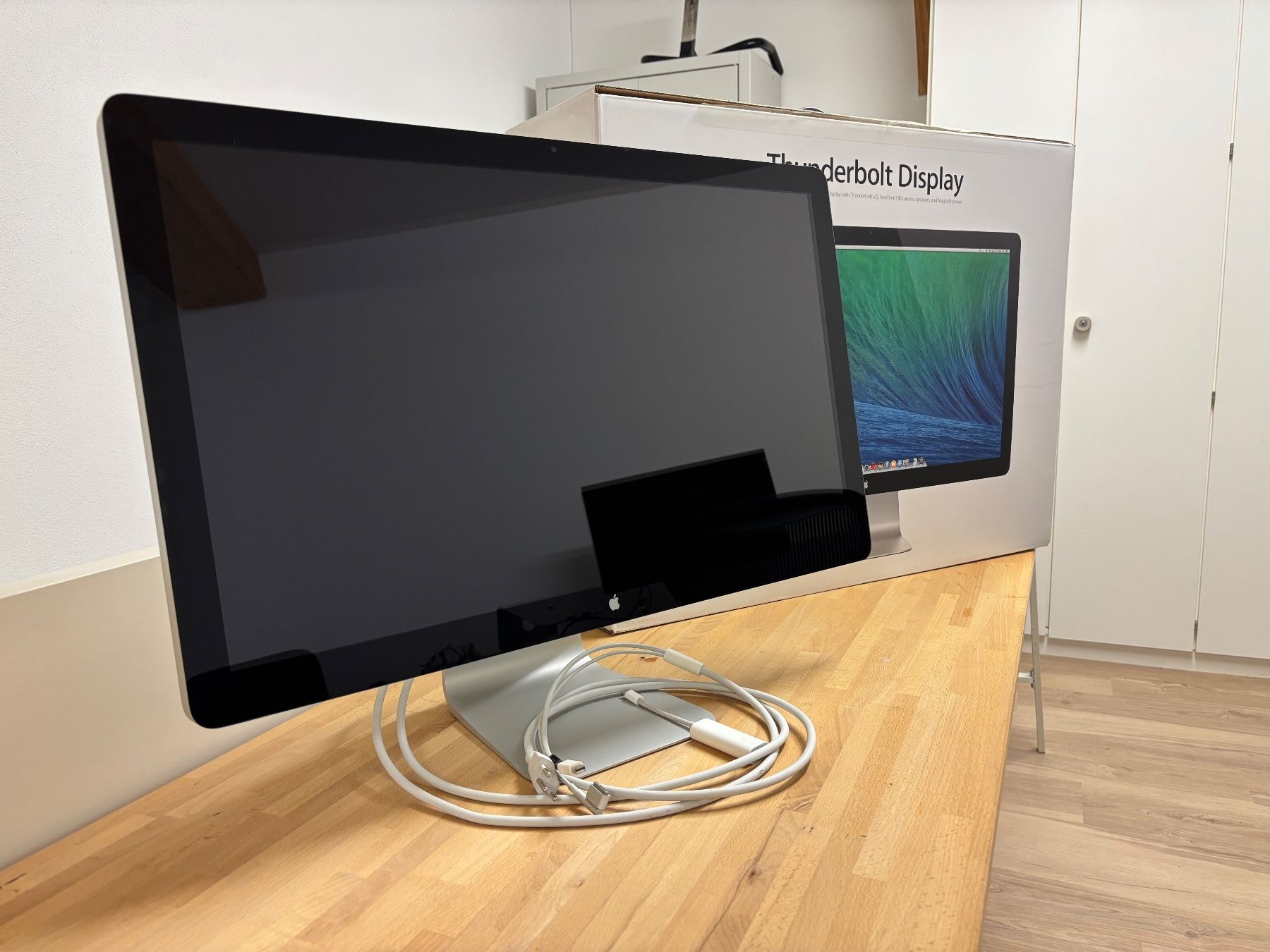 Apple Monitore: 27” Apple Thunderbolt Display – Gebraucht aus Zug von