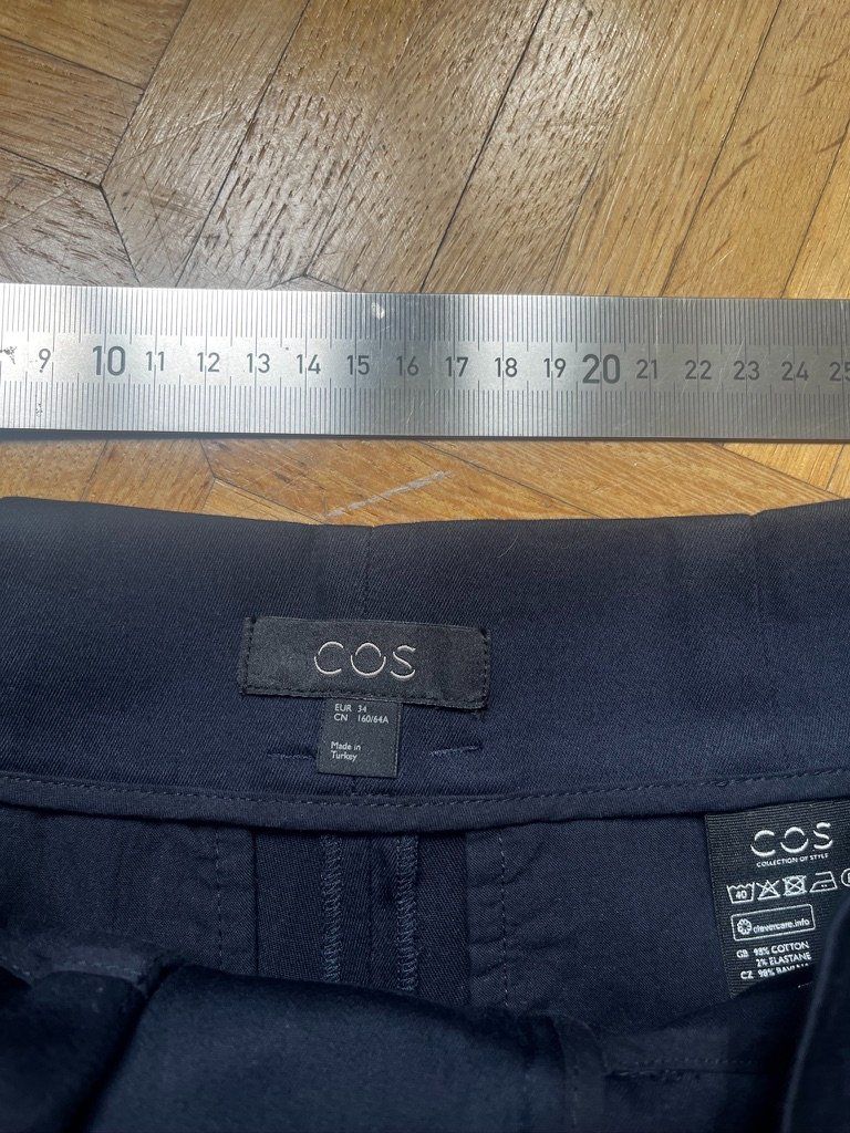 Cos Pantaloni: COS Hose dunkelblau Gr. 34 – Usato da Zürich venduto da Vreni007 2