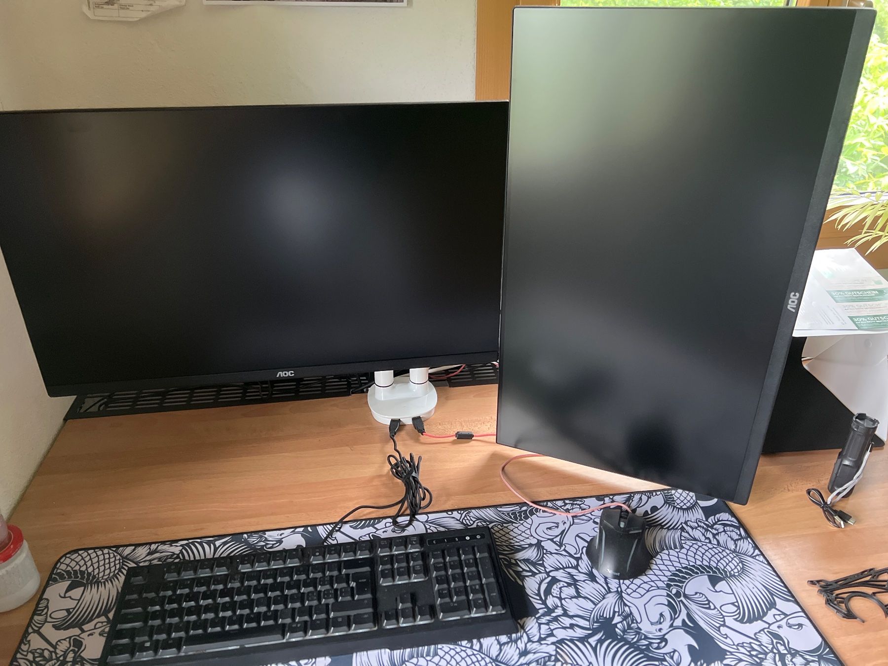PC: Gaming Setup zwei Aoc Monitore ein Pc und eine halterung – Usato da Altendorf venduto da TISPA.SHOP