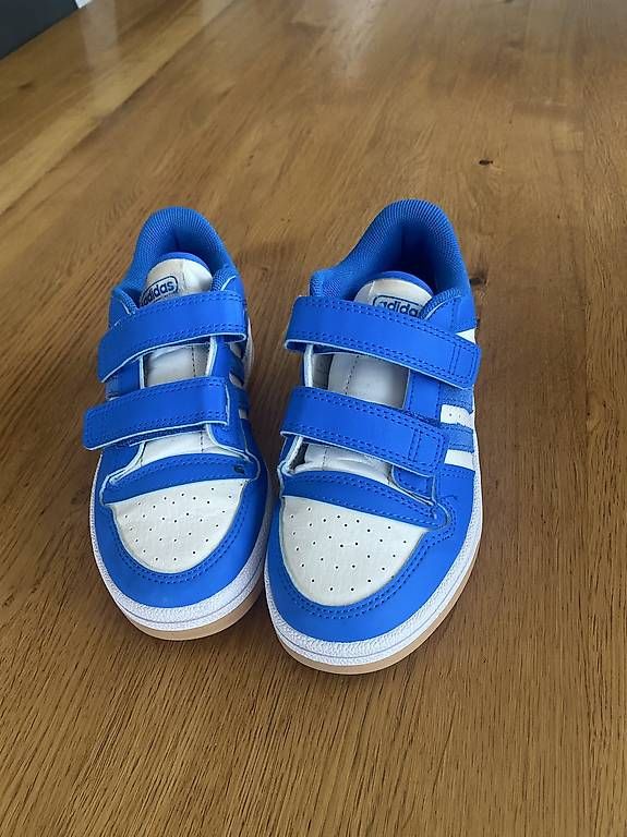 Scarpe per ragazzi: Kinderschuhe Grösse 31 mit Klettverschluss – Usato da Urdorf venduto da Toeme7 1