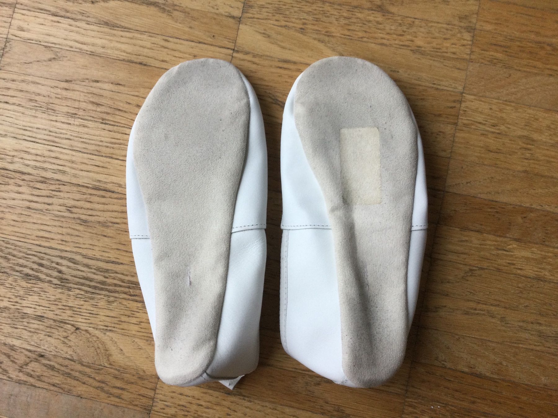 Scarpe per ragazzi: Kinder Gymnastik Schuhe, Gr 34 – Usato da Zürich venduto da VorlonShadow 3