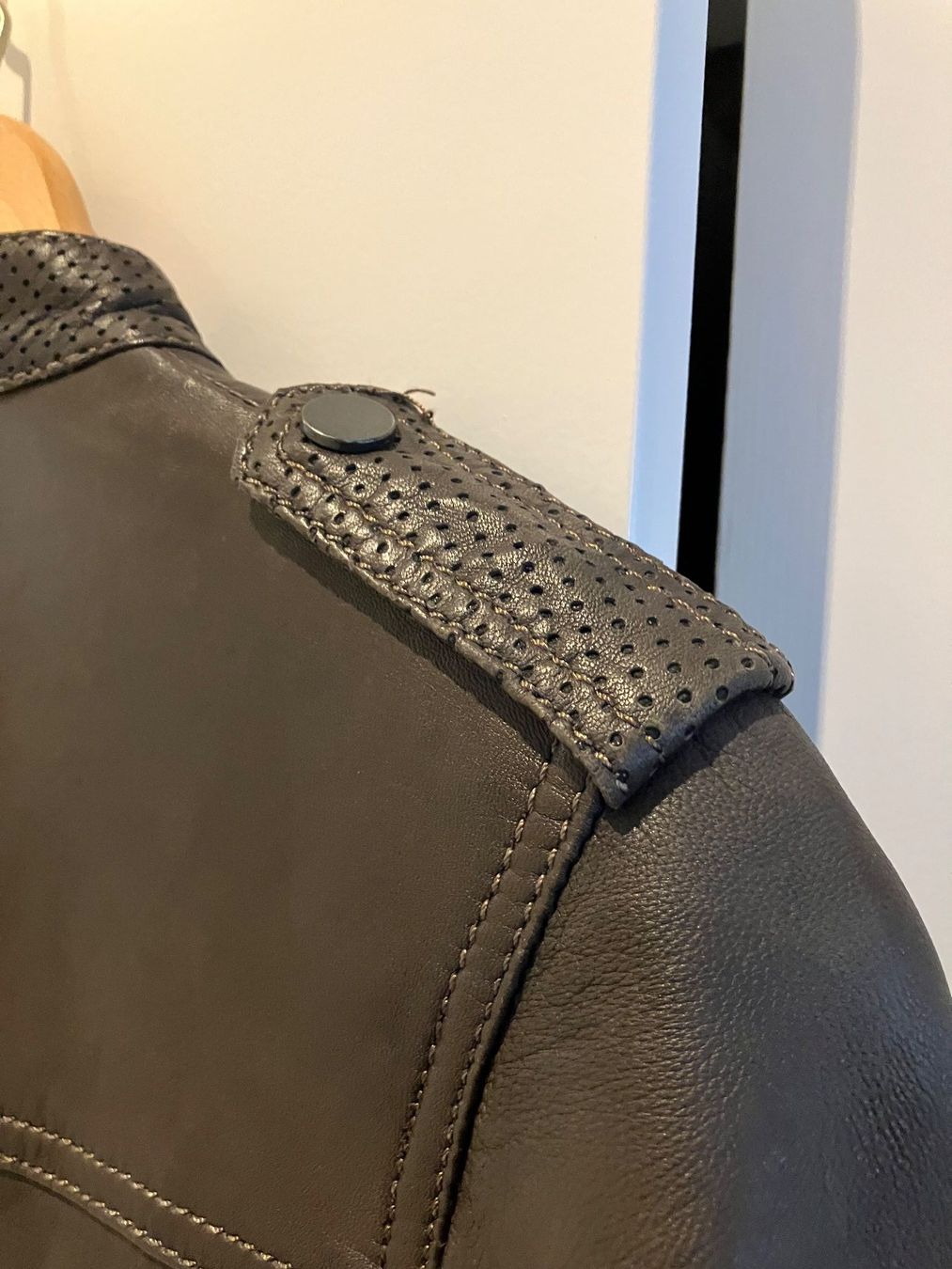 Giacche: Veste courte en cuir marron – Usato da Vich venduto da SophieCo 4