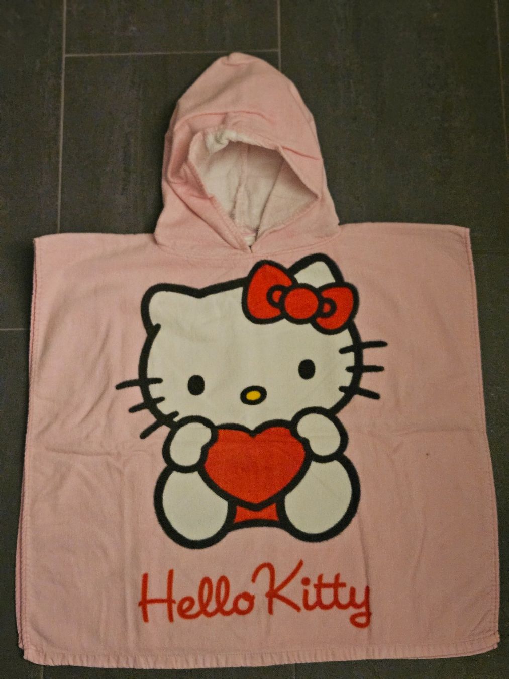 Bademäntel: Hello Kitty Mädchen Bade-Poncho - Bademantel - pink – Gebraucht aus Niederbipp von FeenWERK