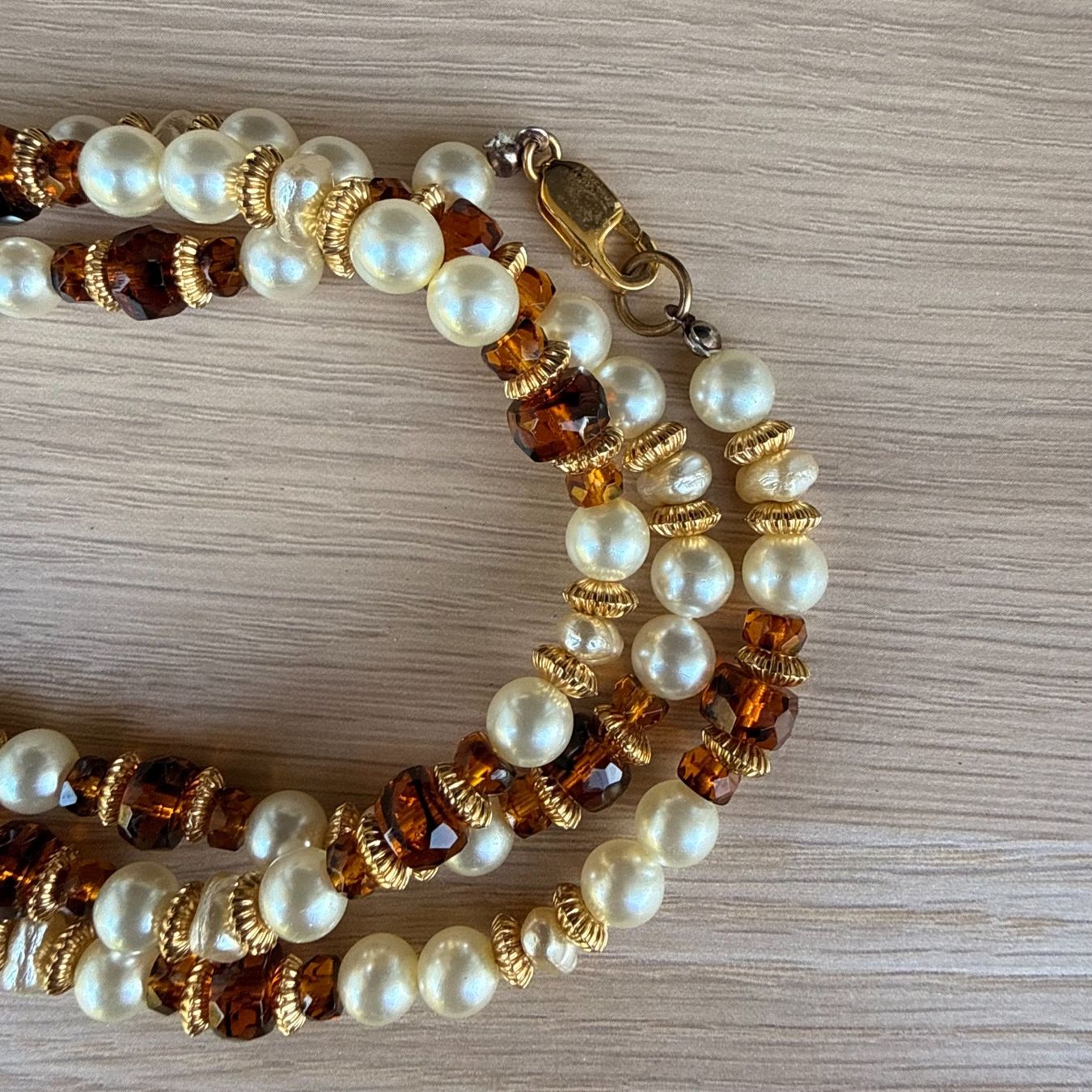Catenine: Collier long perles blanches et perles ambrées facettées – Usato da Thônex venduto da Suisse.Shopping 6