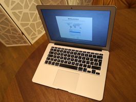 Apple MacBook Air 13", Intel i5, 4GB RAM, 128GB SSD, CH