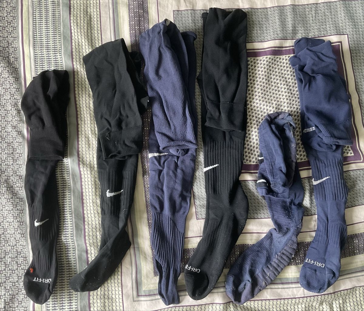 Nike Calze: Nike Stülpen, Fussballsocken, Blau oder Schwarz – Usato da Küsnacht ZH venduto da thm_bqw7