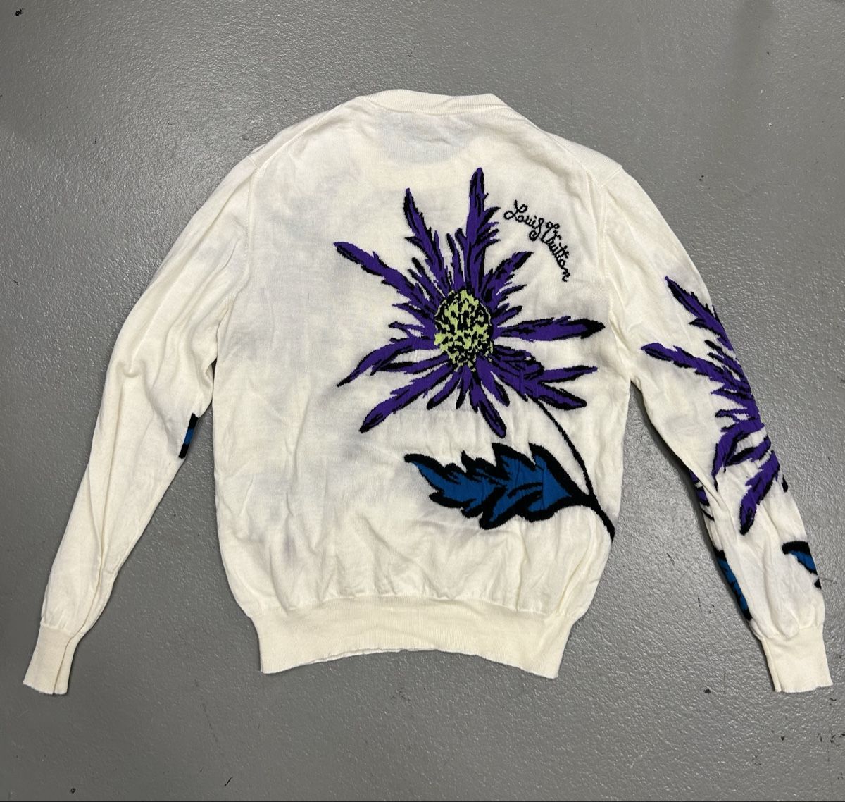Louis Vuitton Pulls & Sweat-shirts: Louis Vuitton Pullover weiss Blumenmuster – D'occasion à Oetwil am See par ani_7x9l 4