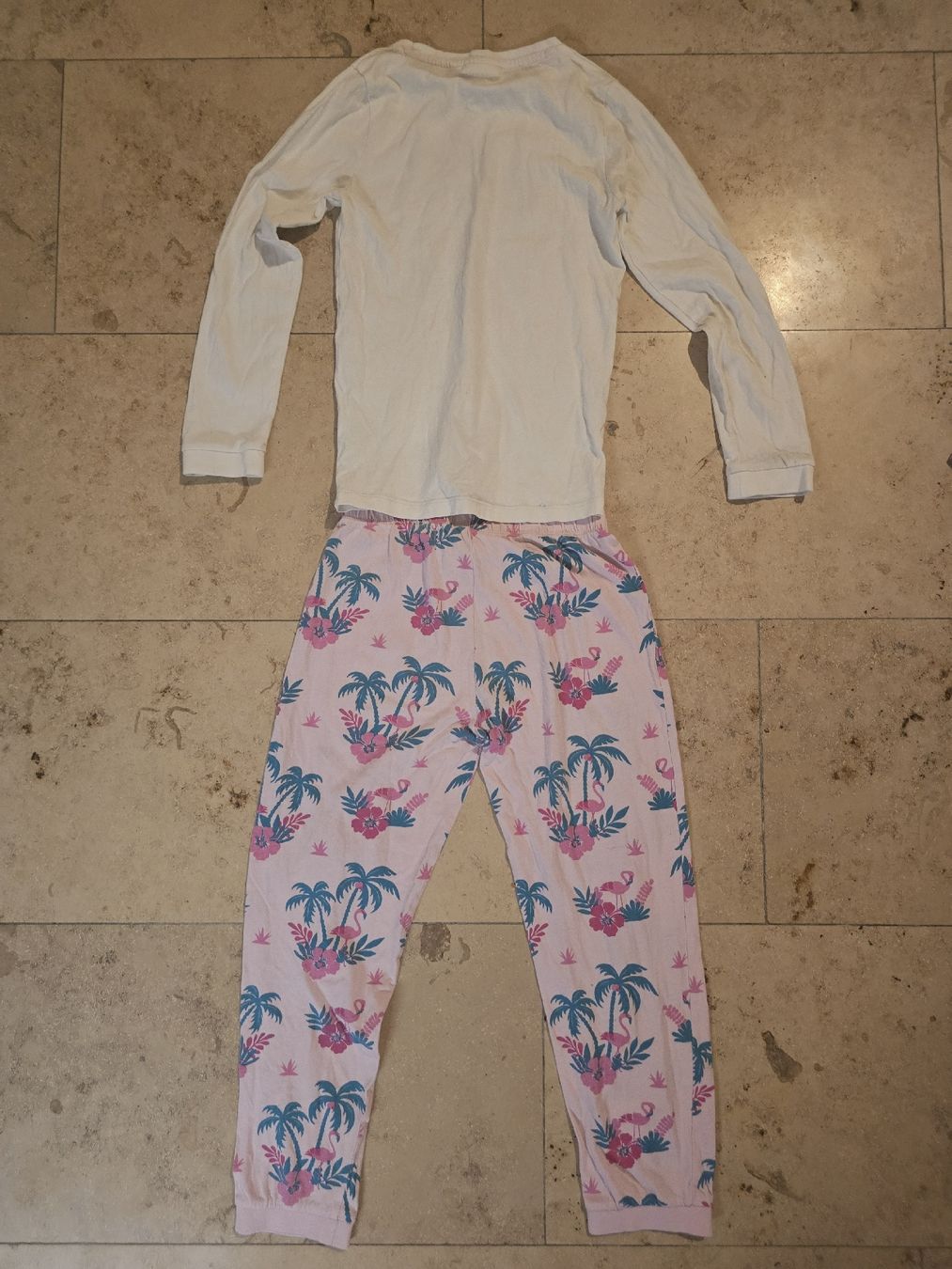 Pyjamas & Ähnliches: 2x Pyjama Set, Gr. 128/134, Top Zustand, Mädchen – Gebraucht aus Lommiswil von PositiveVibe 2
