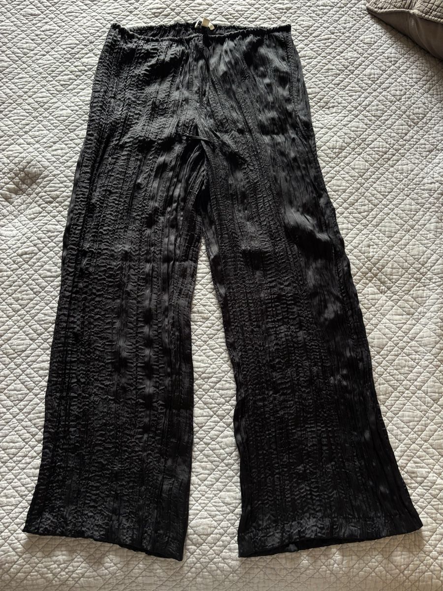 H&M Hosen: Pantalon fluide noir plissé  – Neu (gemäss Beschreibung) aus Lausanne von shabnam.t