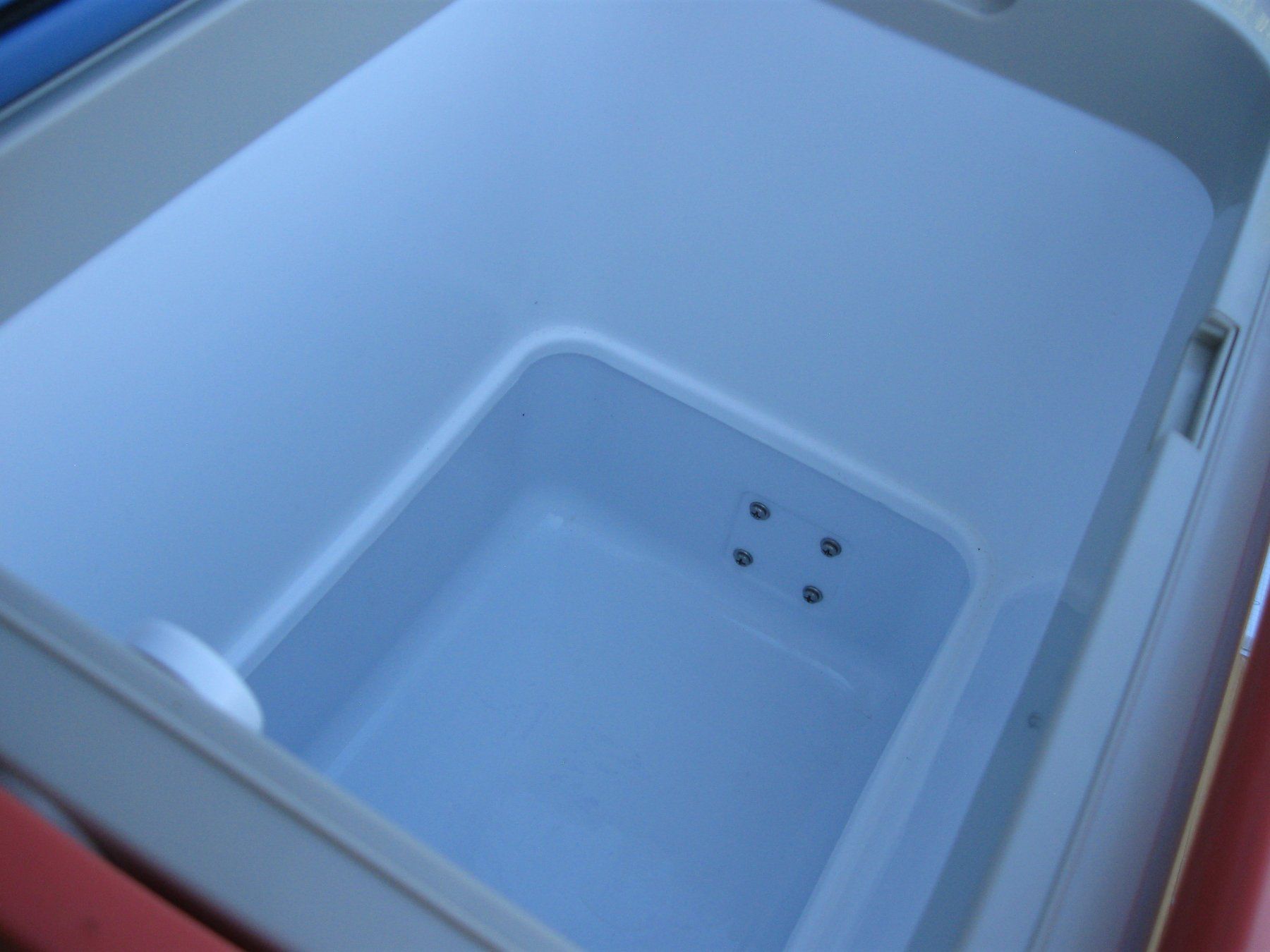 Frigoriferi & Refrigeratori: Kühl und Wärmebox 12 Volt Autoanschluss Zigarettenanzünder – Usato da Bauma venduto da Stangenbohne 6