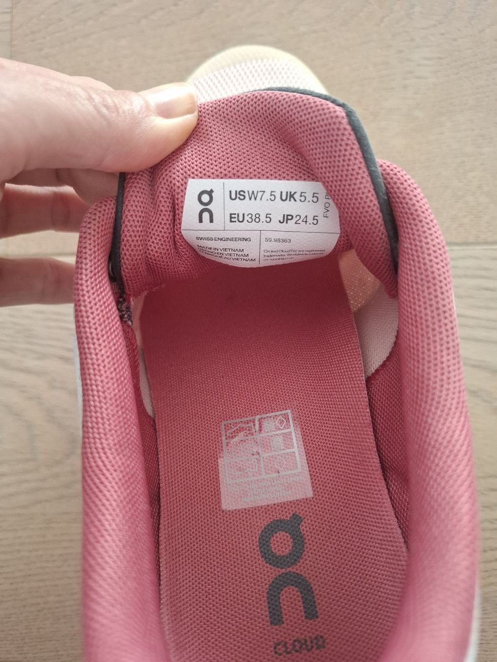 On Damenschuhe: ON Cloud 6 Damen 38.5 – Neu (gemäss Beschreibung) aus Seuzach von ssz_j8tb 3