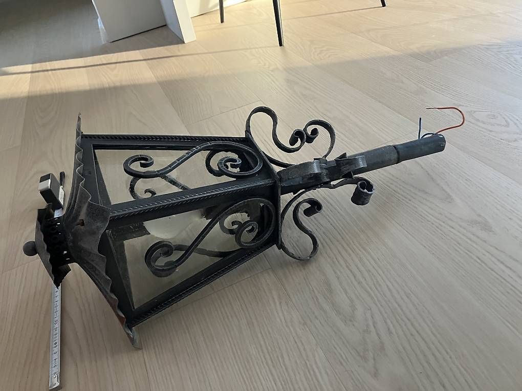 Lampade: Lampada da esterno in ferro battuto – Usato da Origlio venduto da Zeto.81 4