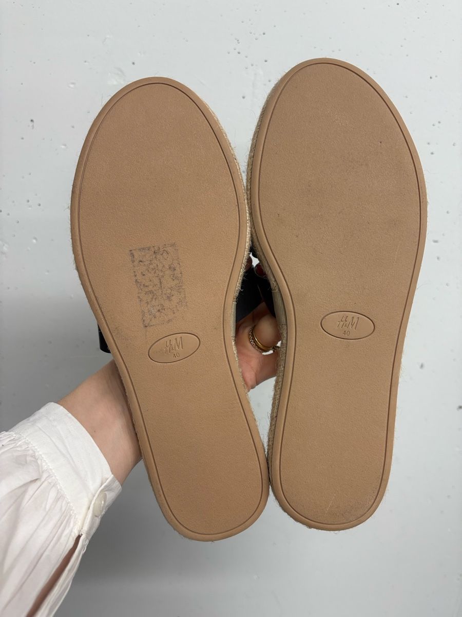 H&M Scarpe da donna: Schwarze H&M Sandalen Slipper Gr. 40 Bast – Nuovo (secondo la descrizione) da Regensdorf venduto da secondchancefashion 3