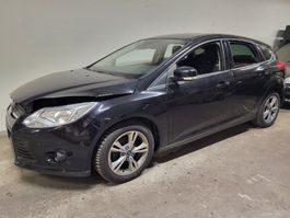 Ford Focus 1.0 mit Unfallschaden. Fahrzeug Läuft und fährt.