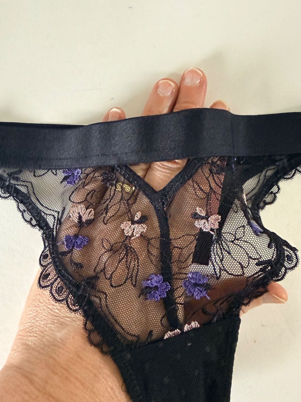 Hunkemöller Altra biancheria intima: HUNKEMÖLLER, String VIOLET, Grösse XS, Farbe Schwarz – Nuovo e nell'imballaggio originale da Rudolfstetten venduto da gst_g7xl 1
