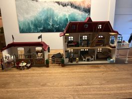 Schleichhaus + Stall mit viel Zubehör!
