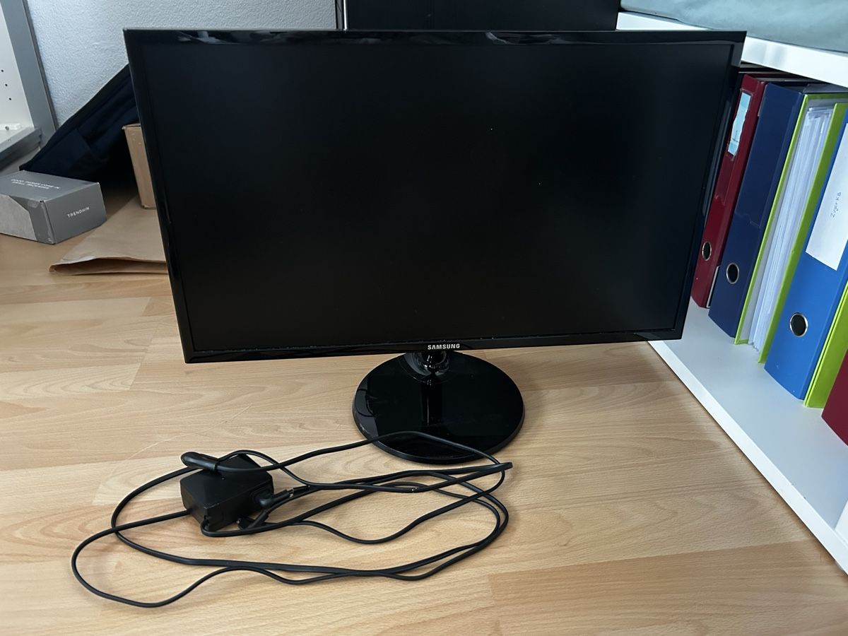 Samsung Monitor: Samsung Monitor – Usato da Hagendorn venduto da Veralda