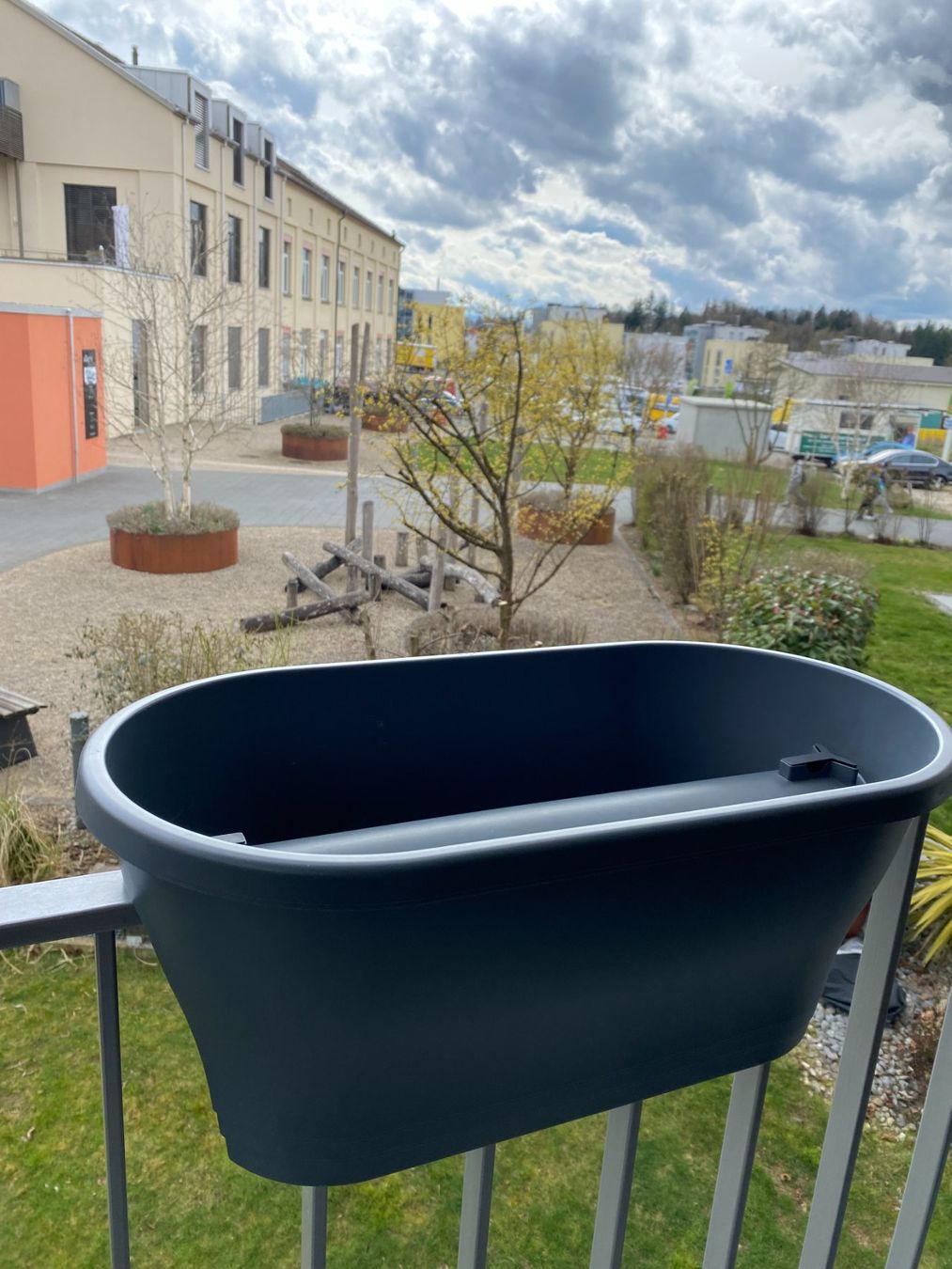 Balkon Kiste zum Einhängen für Blumen Pflanzen 57 x 30 x 25 (Gebraucht) in Niederrohrdorf für CHF 8 – nur Abholung auf Ricardo kaufen