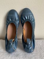 BALLERINAS: Metallic-blaue Leder-Ballerina's, 37, NP 130.-