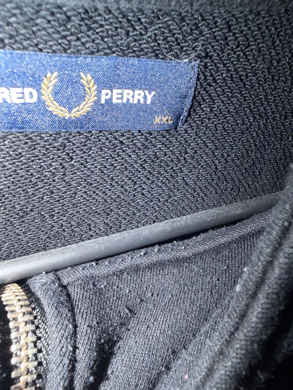 Fred Perry Maglioni & Felpe: Fred Perry Pullover schwarz Grösse XXL gebraucht – Usato da Bern venduto da sch_n7cp 1