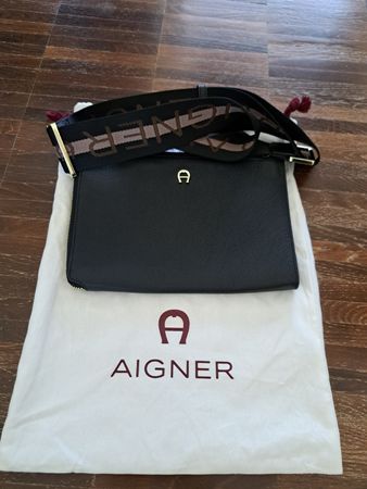 Aigner Umhängetasche Leder schwarz mit Schulterriemen