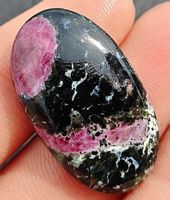 Cabochon L-9696 – Rubin Zoisit 39.60 Karat 32x19x6mm
