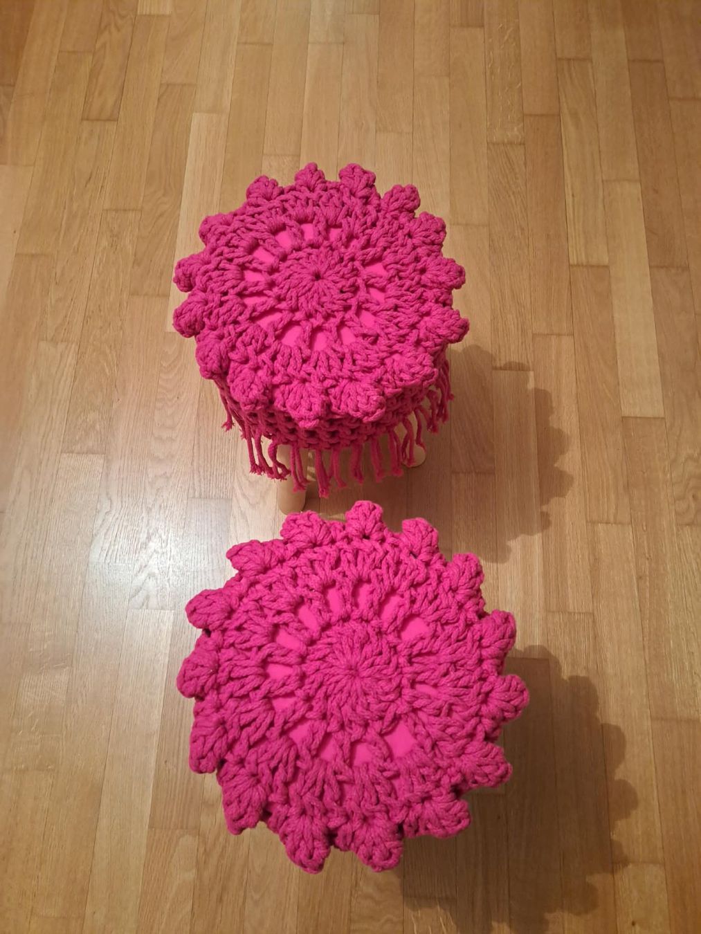 Hocker: 2er‑Set Hocker pink – Makramee Sitz – Boho Stil – Gebraucht aus Sisseln AG von schenk-figuren 1