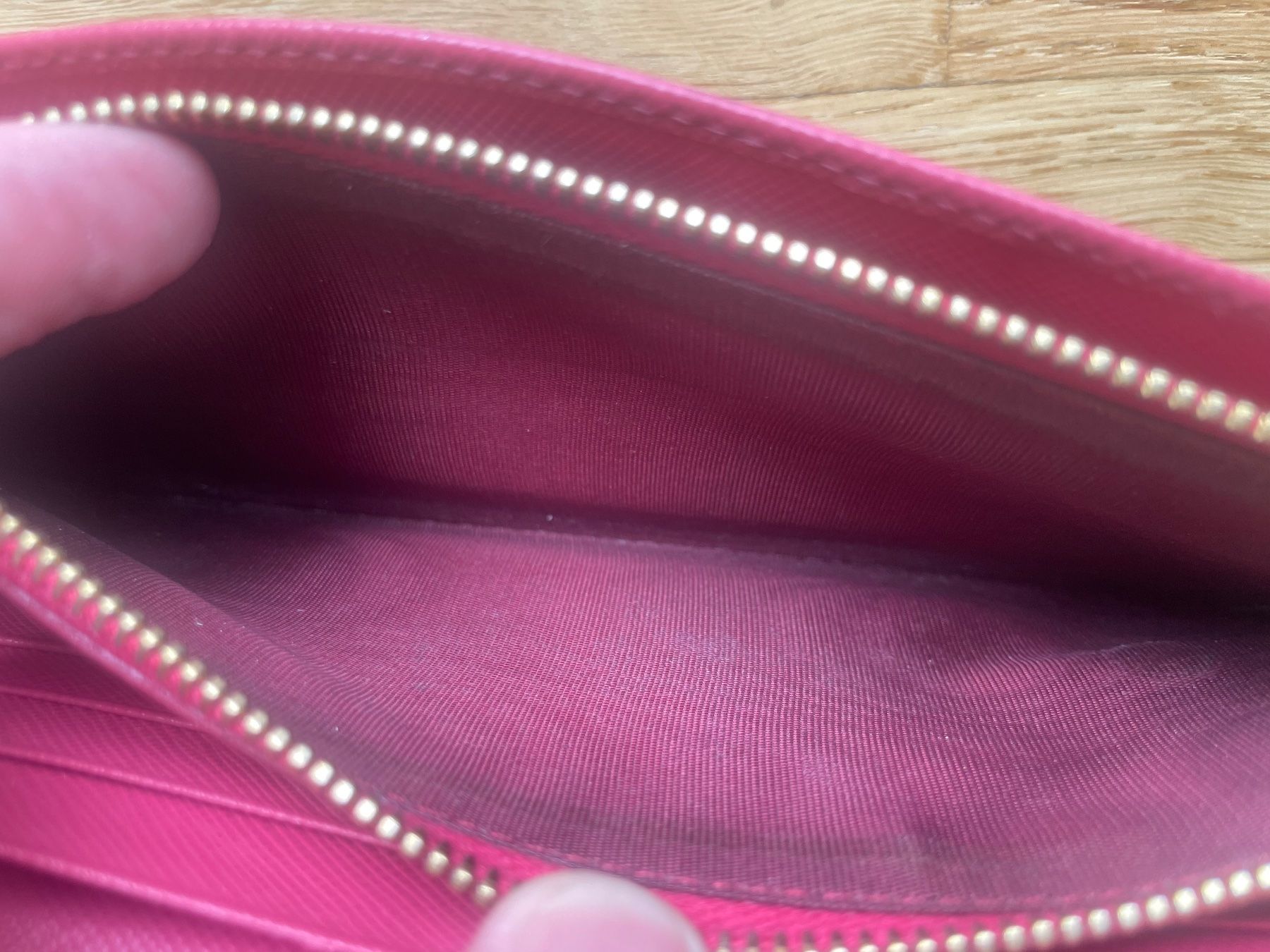 Prada Portamonete: Prada Portmonee schwarz pink – Usato da Zürich venduto da mar_y97k 8