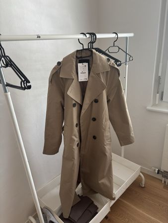 Beiger Trenchcoat von Pull&Bear – neu