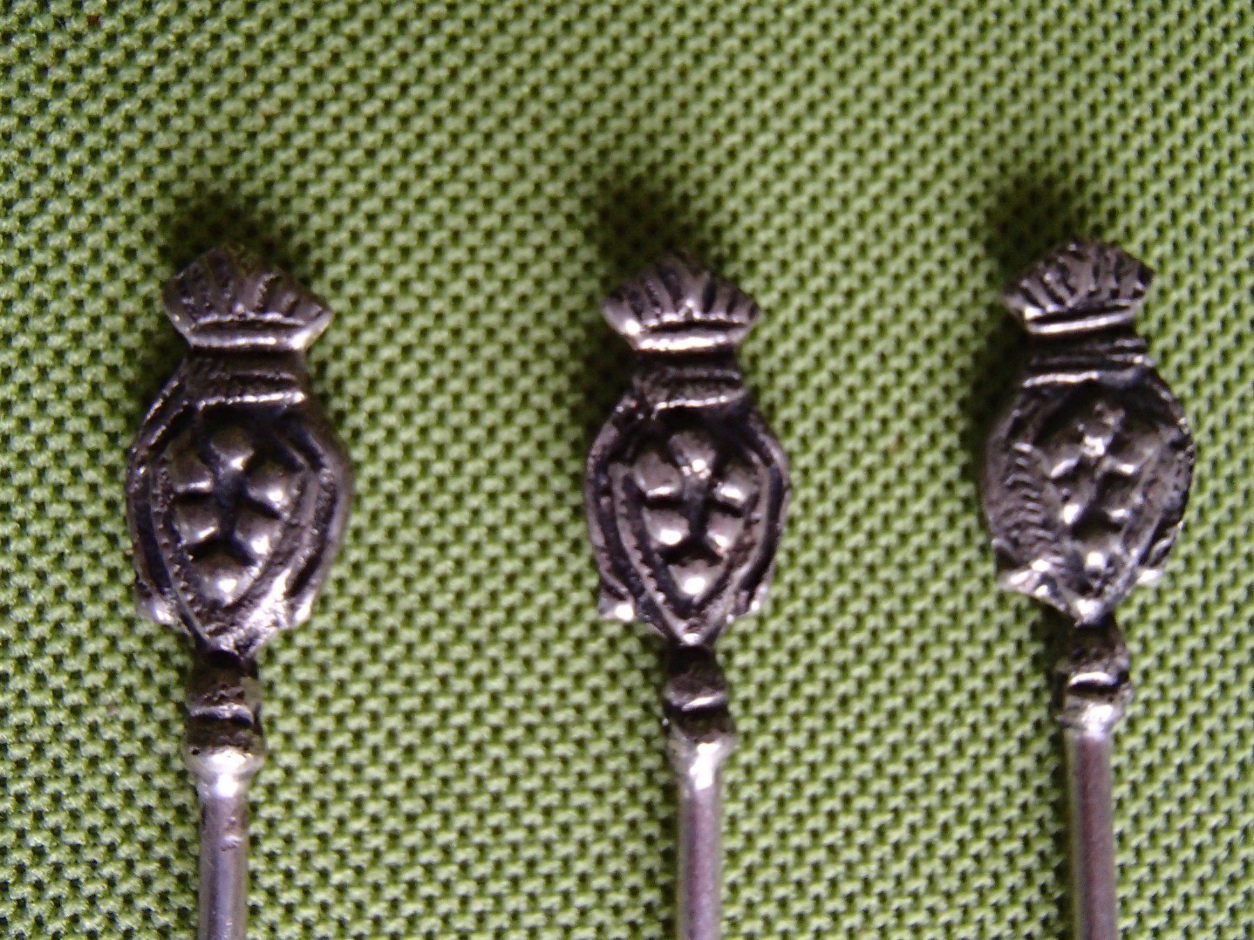 Cuisines complètes: 14 versilberte Spiesse schiedene Motive – D'occasion à Schöfflisdorf par pullux 2