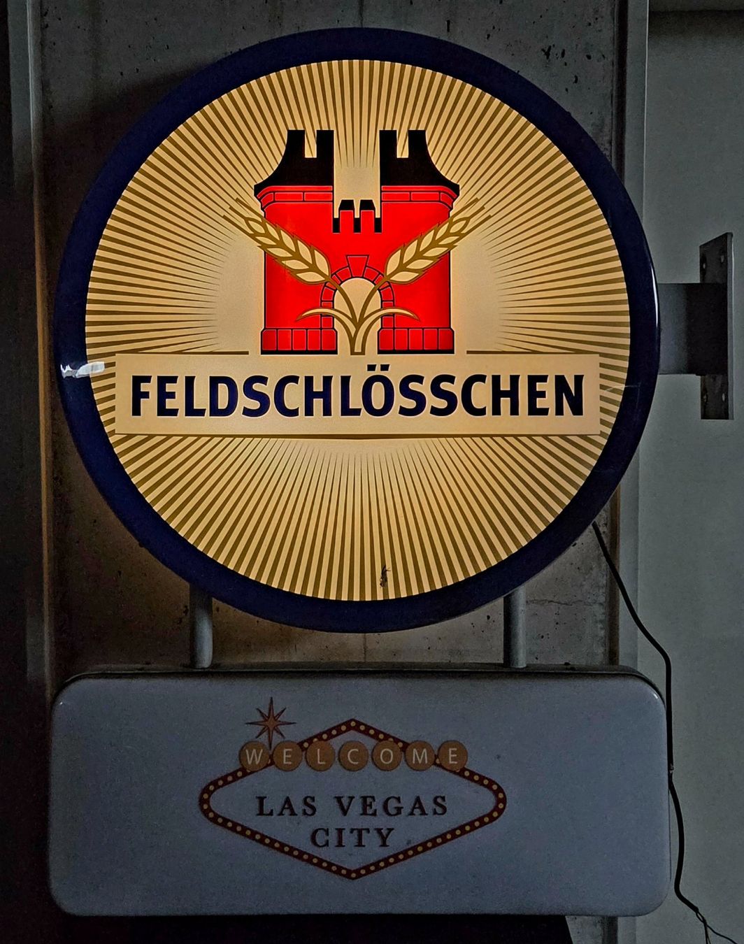 Lampen: Originale Feldschlösschen Leuchtreklame – Gebraucht aus Oberhasli von General-Dealer 4