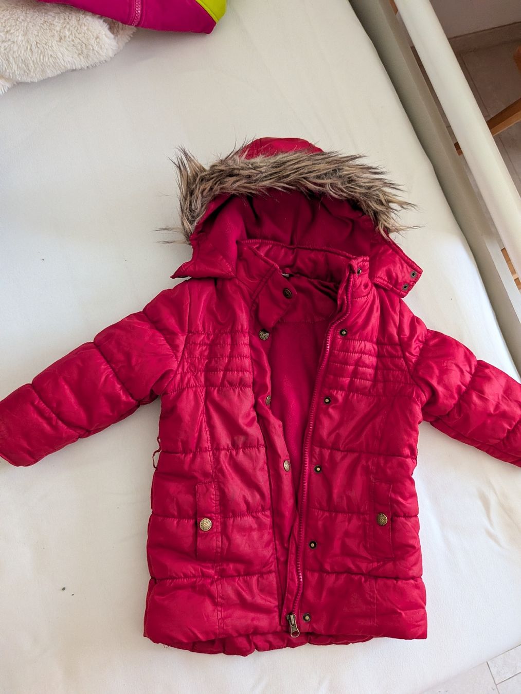 Giacche & Cappotti: Rote Winterjacke mit Kapuze, Grösse 92 – Usato da Hinteregg venduto da Pribezh