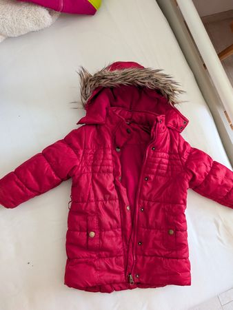 Rote Winterjacke mit Kapuze, Grösse 92 